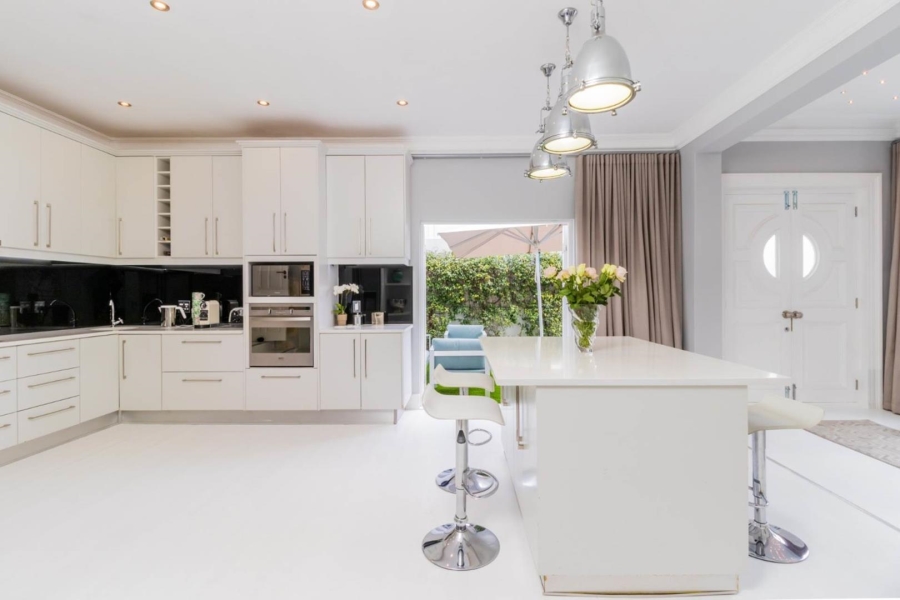 3 Bedroom Property for Sale in Fresnaye Western Cape